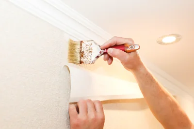Pose de papier peint à Plumelin — revêtements muraux et toiles de verre
